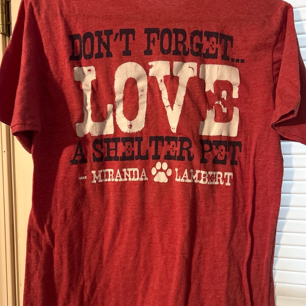 Don't Forget Love A Shelter Pet Graphic Tee - Red💕